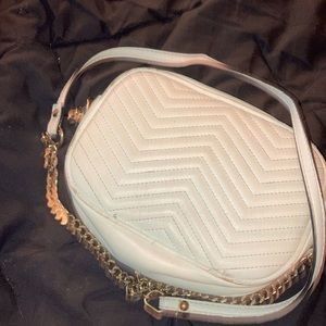 Used purse it’s a year old, nothing is wrong with it just need it gone